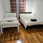 Mitcham Junction - 2 Bed Apartment - Sleeps 6