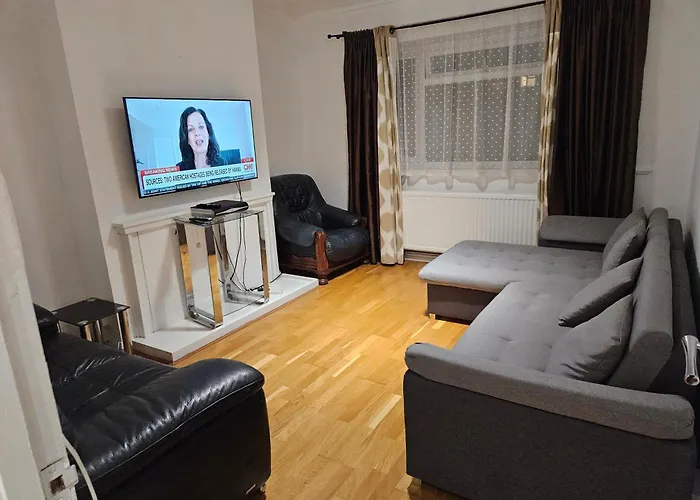 Mitcham Junction - 2 Bed Apartment - Sleeps 6