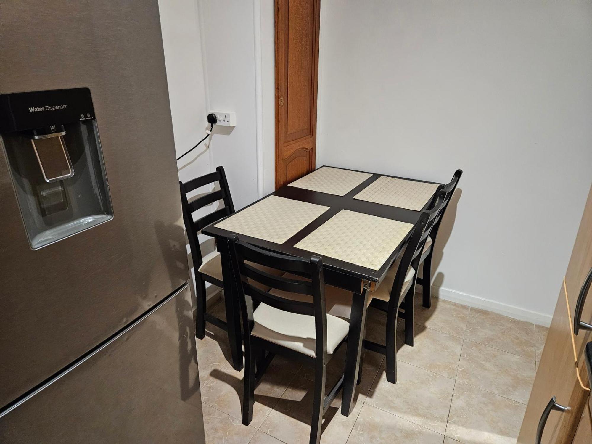 Mitcham Junction - 2 Bed - Sleeps 6